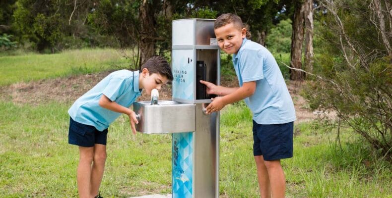 1 Fountain Air Minum di Sekolah dan Tempat Umum: Solusi Cerdas Cegah Dehidrasi & Kurangi Sampah Botol Plastik 8 toko kita water filter | water drinking fountain, Fountain air minum di sekolah